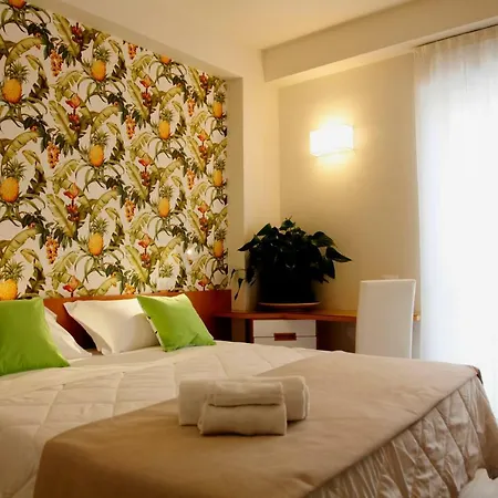 Montecarlo - Vista Mare Con Piscina & Area Fitness リッチョーネ