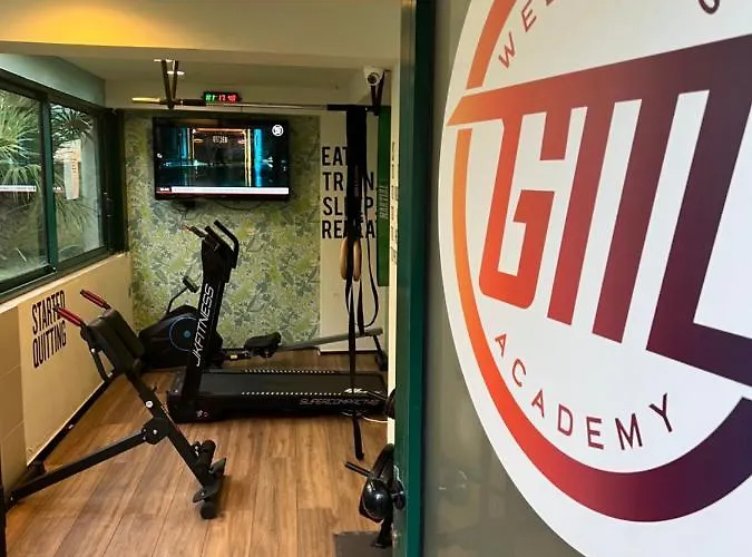 Montecarlo - Vista Mare Con Area Fitness מלון