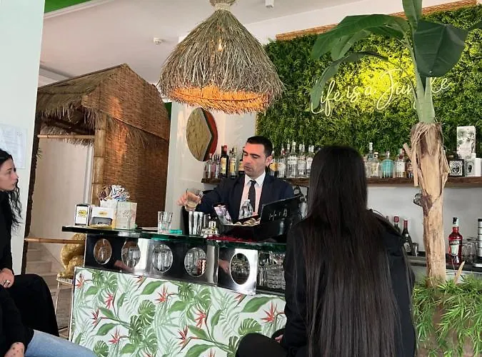 Montecarlo - Vista Mare Con Area Fitness מלון