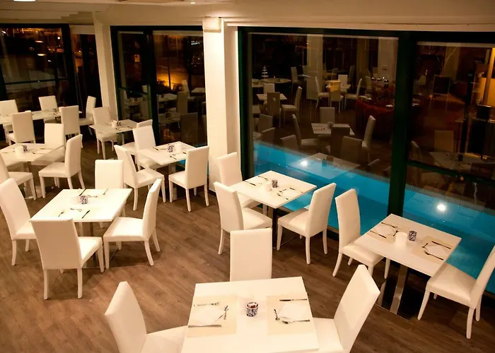 Montecarlo - Vista Mare Con Area Fitness ריצ'יונה