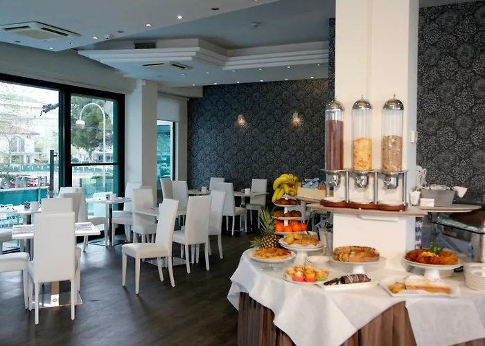 Montecarlo - Vista Mare Con Area Fitness 3* ריצ'יונה