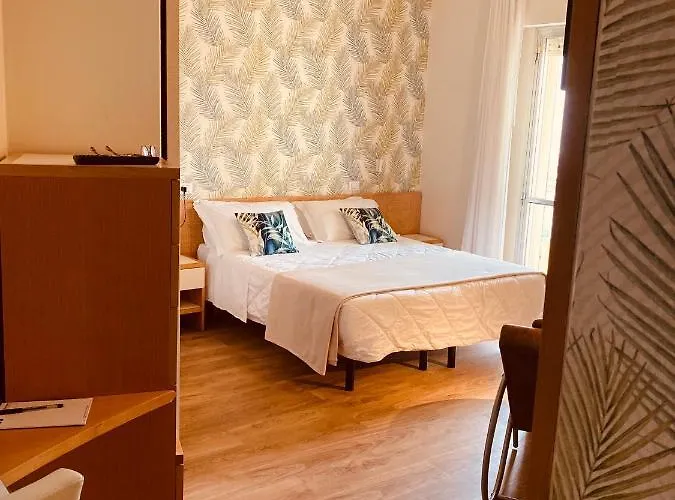 מלון Montecarlo - Vista Mare Con Area Fitness 3*