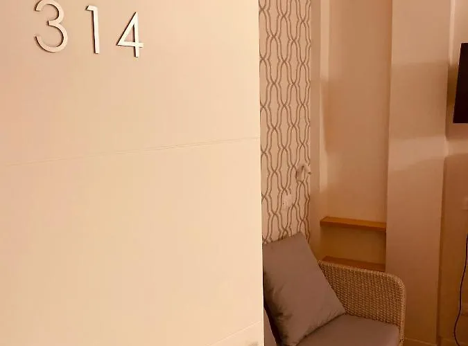 Montecarlo - Vista Mare Con Area Fitness מלון ריצ'יונה