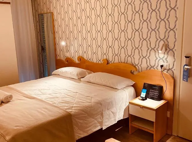 מלון Montecarlo - Vista Mare Con Area Fitness