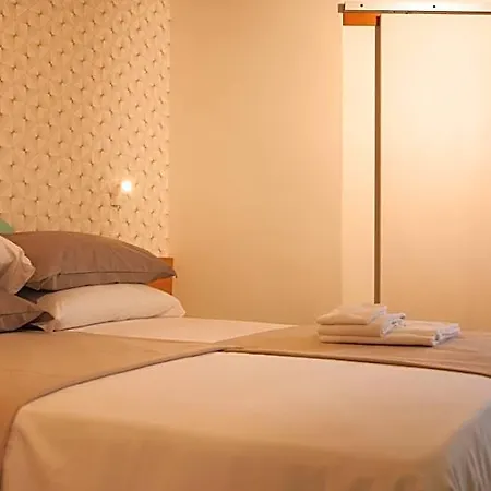 Montecarlo - Vista Mare Con Piscina & Area Fitness 3*