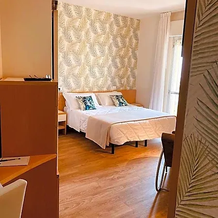 Montecarlo - Vista Mare Con Piscina&area Fitness 3*