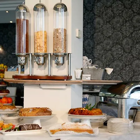 Ξενοδοχείο Montecarlo - Vista Mare Con Area Fitness 3*