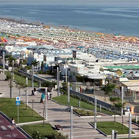 Montecarlo - Vista Mare Con Piscina & Area Fitness 3* Riccione