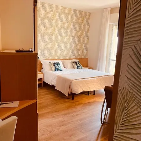 Ξενοδοχείο Montecarlo - Vista Mare Con Area Fitness 3*