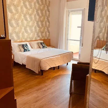 Montecarlo - Vista Mare Con Area Fitness 3*