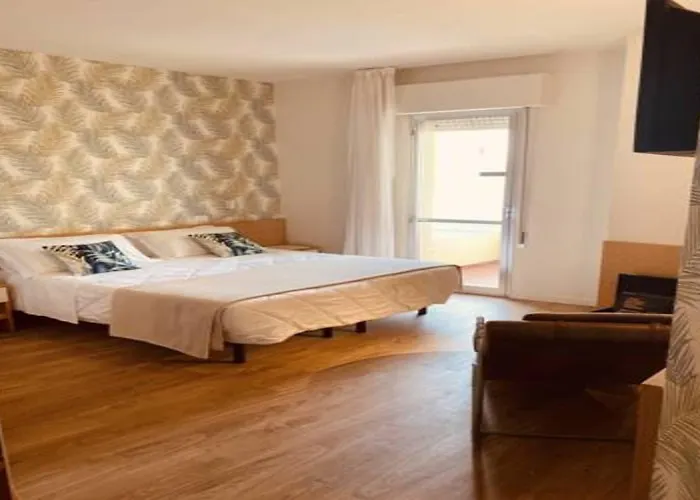 Ξενοδοχείο Montecarlo - Vista Mare Con Area Fitness 3*