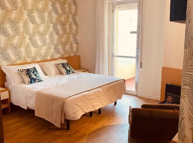 Ξενοδοχείο Montecarlo - Vista Mare Con Area Fitness 3*